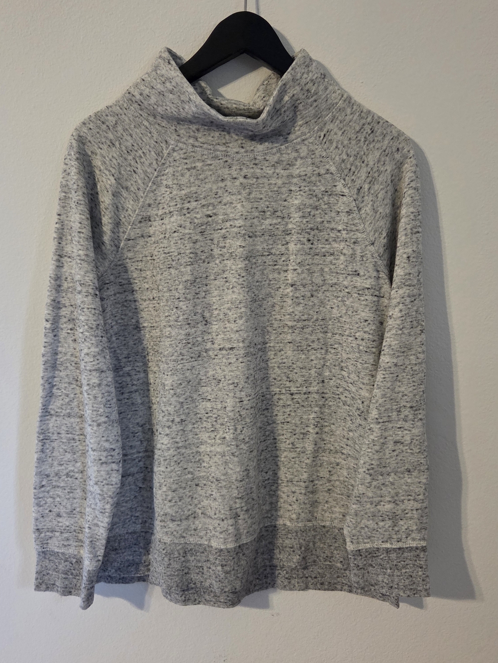 T by Talbots Featherweight Fleece Funnel Neck Pullover gray size medium active